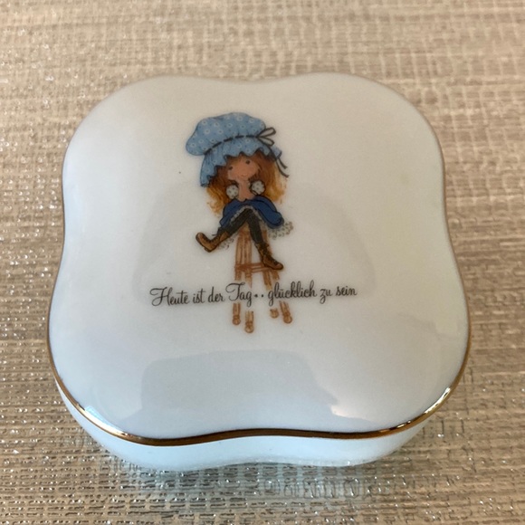 Vintage Porcelain Trinket Dish with Cover Miss Petticoat by Roth 1978 - Picture 1 of 6